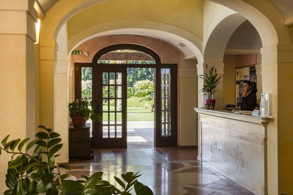 Lantana Resort Hotel & Apartments 3