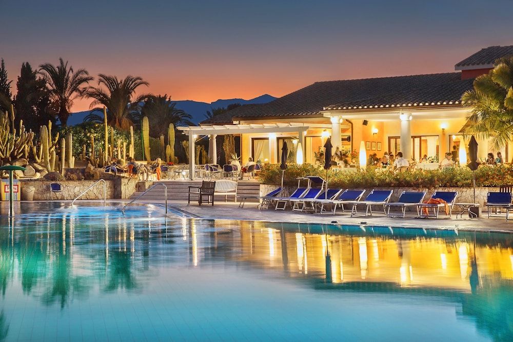 Lantana Resort Hotel & Apartments 1