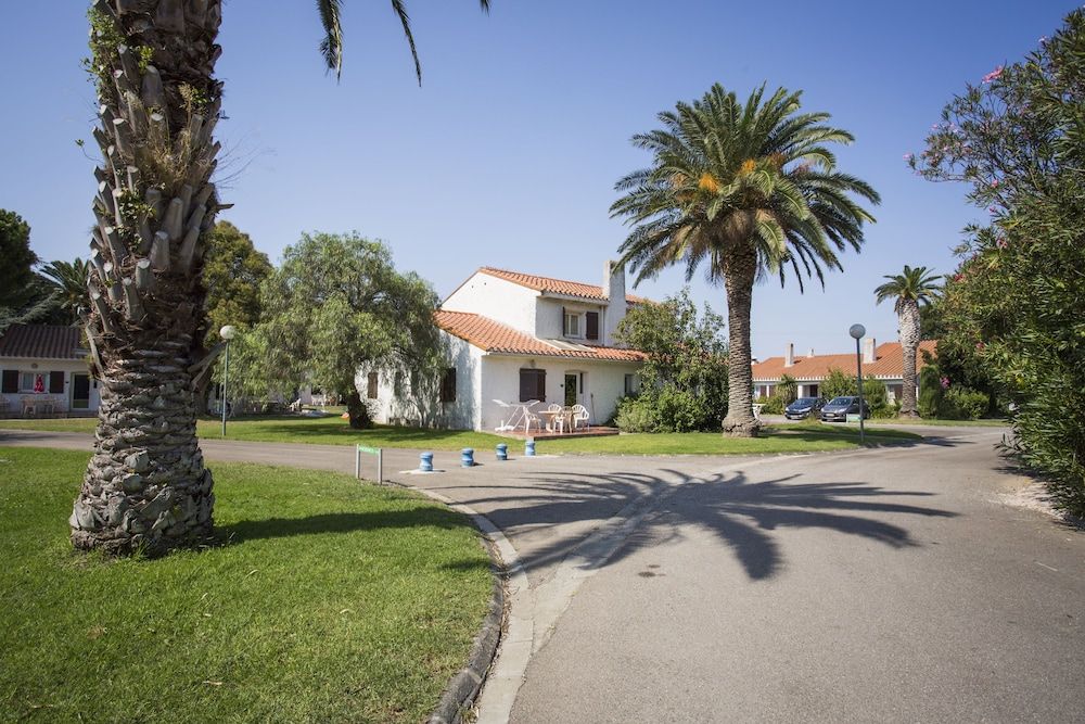 Le Domaine Du Mas Blanc 2