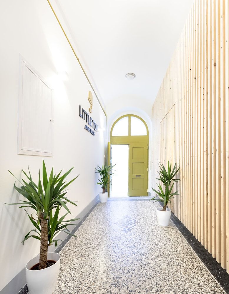 Little Tom Apartments 2