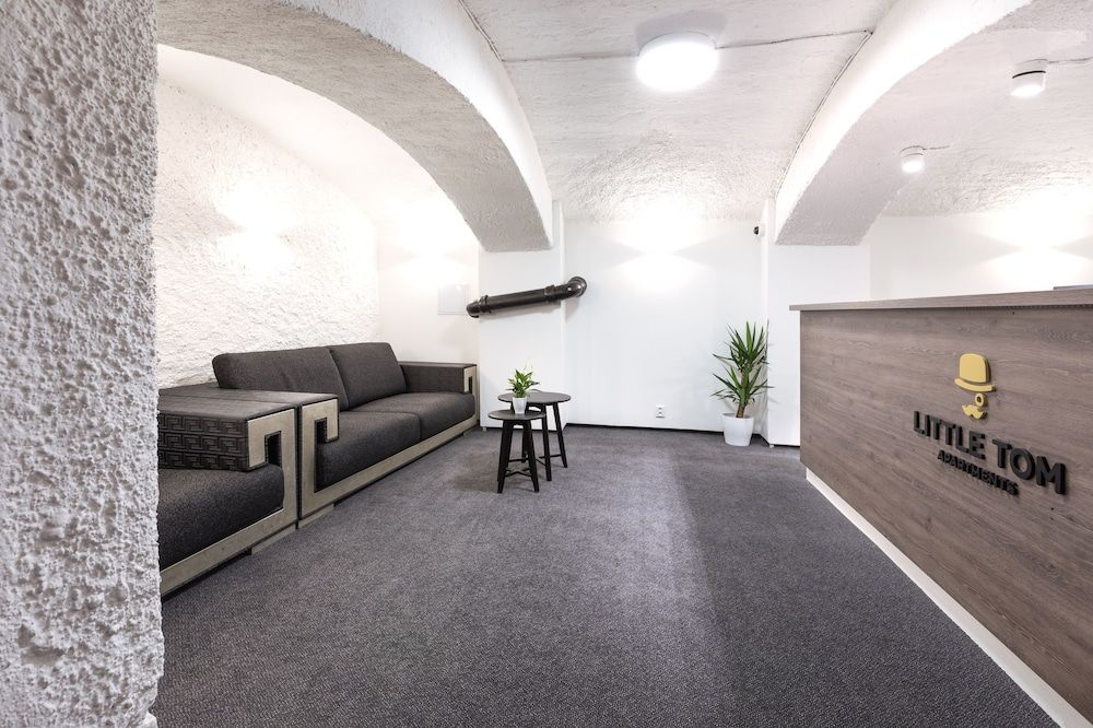 Little Tom Apartments 3