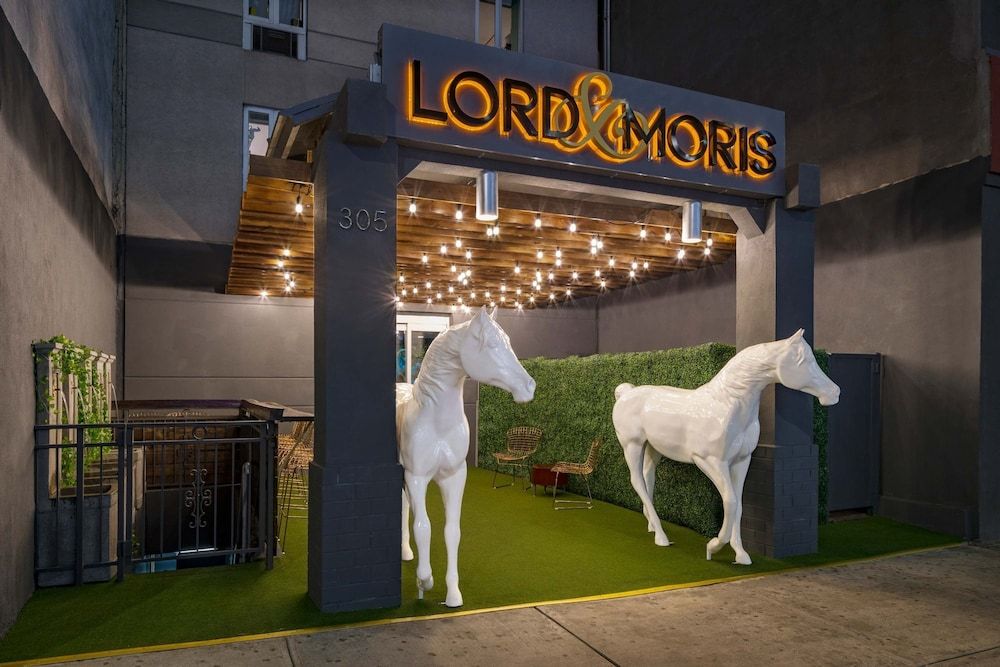 Lord & Moris - Times Square Hotel 1 Lord & Moris - Times Square Hotel 1