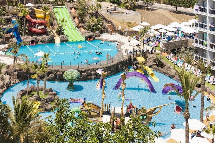 🛝🏖️¡SOL, PLAYA Y TOBOGANES EN BENÁLMADENA!👨‍👩‍👧‍👦💦 Desde 3 noches: Hotel 4★ con desayuno y parque acuático a 400 metros de la playa  | Málaga