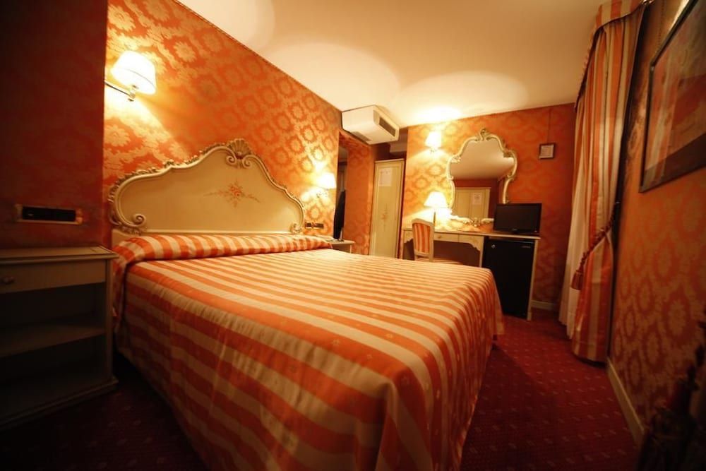 Hotel Lux 1