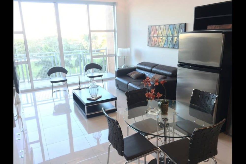 Luxury One Bedroom in Downtown Miami 1