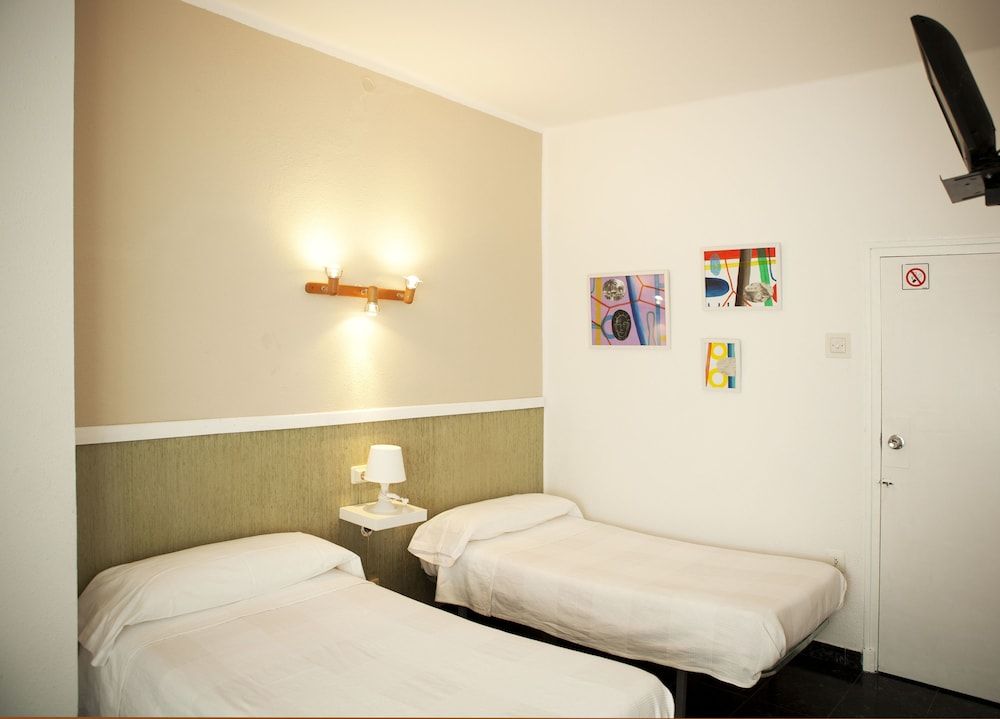 Malvarrosa Beach Rooms 2