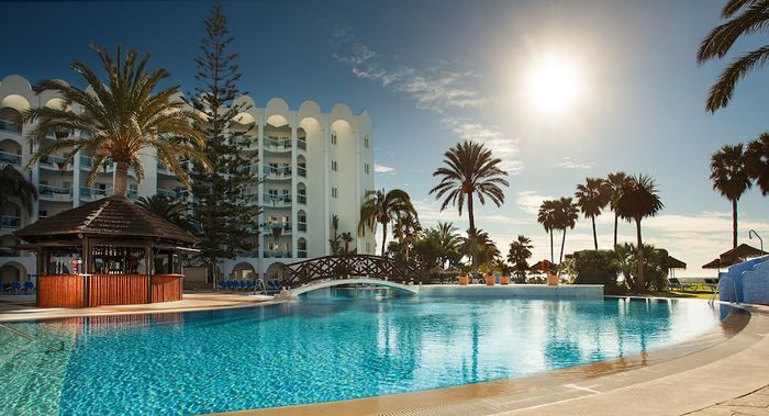 HOTEL MARINAS DE NERJA 4*🍸Te traemos un TODO INCLUIDO en 1º línea de playa en un hotel 4⭐ situado en Nerja | Málaga