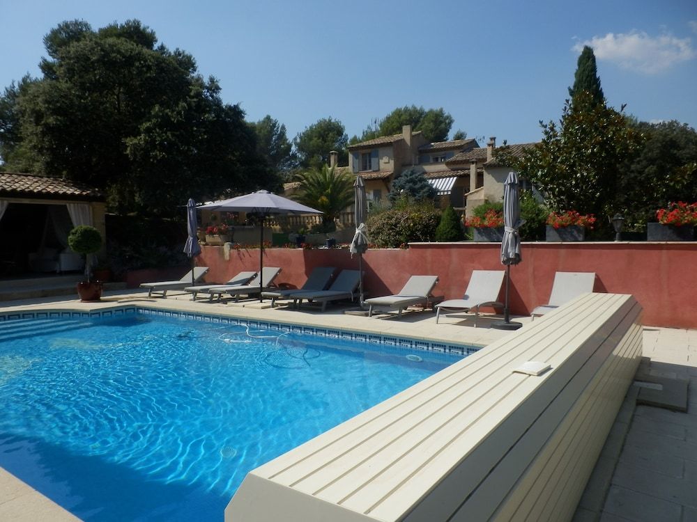 Mas Les Vieux Chenes -1 estrelas em Lambesc