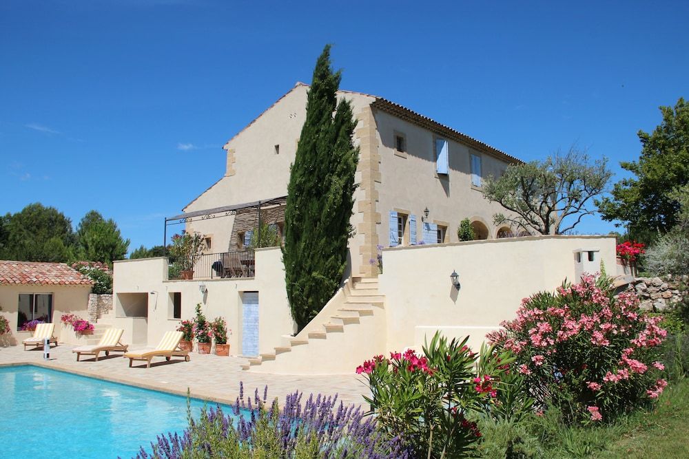 Mas Saint Michel -1 estrelas em Rognes