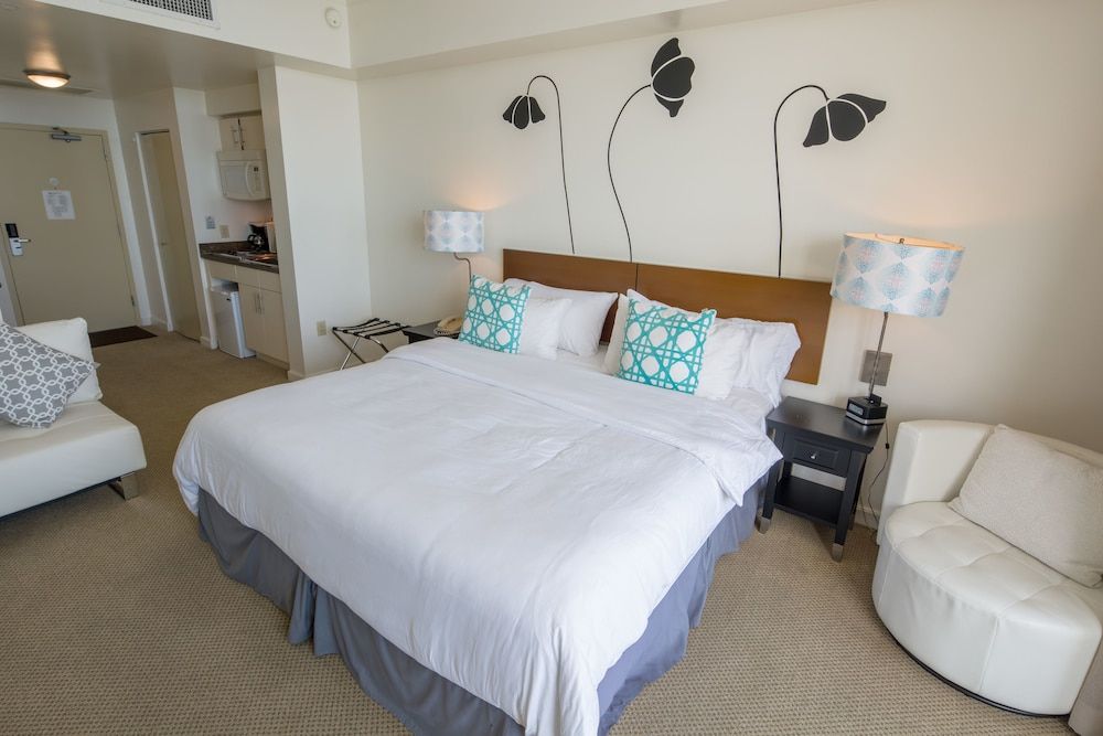 Million Dollar Ocean View Luxury Studio w/ Balcony + FREE PARKING 3