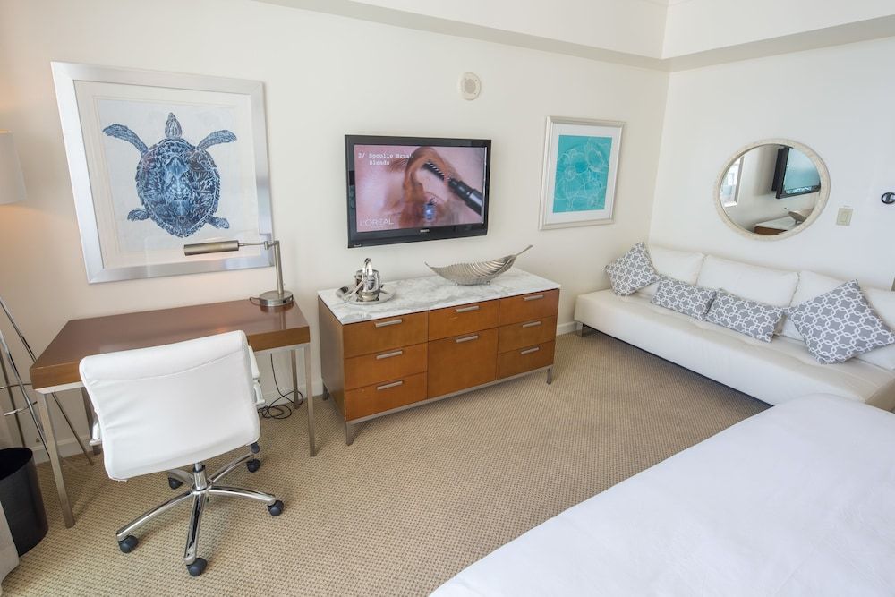 Million Dollar Ocean View Luxury Studio w/ Balcony + FREE PARKING 2