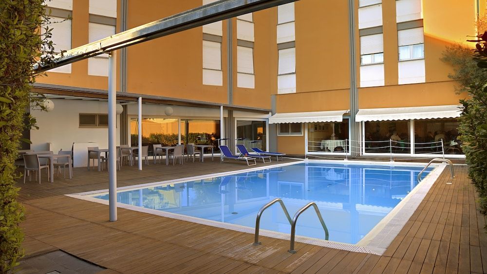 Mistral 2 Hotel 1 Mistral 2 Hotel 1