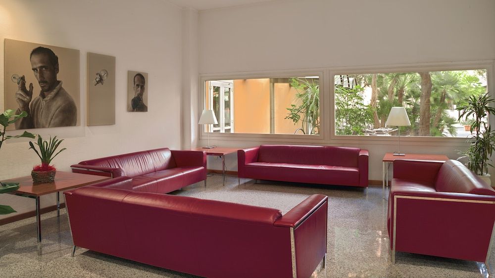 Mistral 2 Hotel 3 Mistral 2 Hotel 3