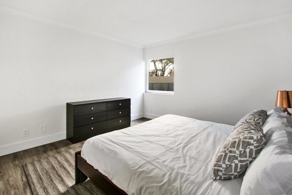 Modern 1BR in Coconut Grove by Sonder 2