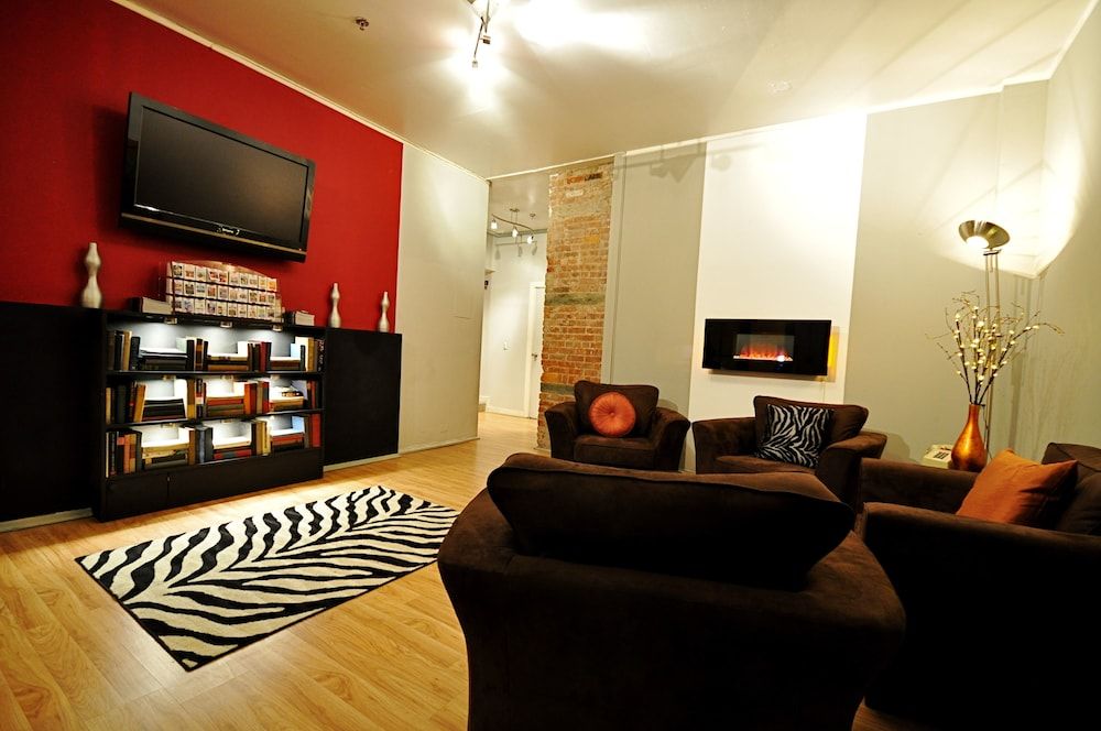 Off Soho Suites Hotel 1
