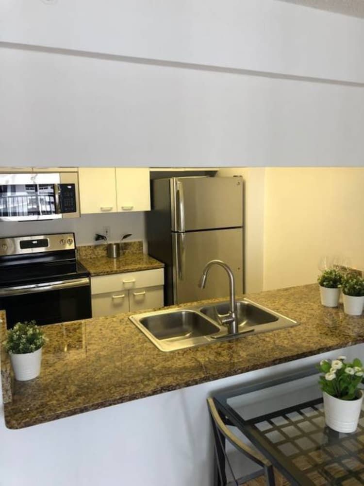 One Bedroom Apartment in Skyrise 2 One Bedroom Apartment in Skyrise 2