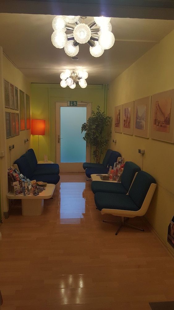 Ostel - Das DDR Design Hostel Berlin 2 Ostel - Das DDR Design Hostel Berlin 2