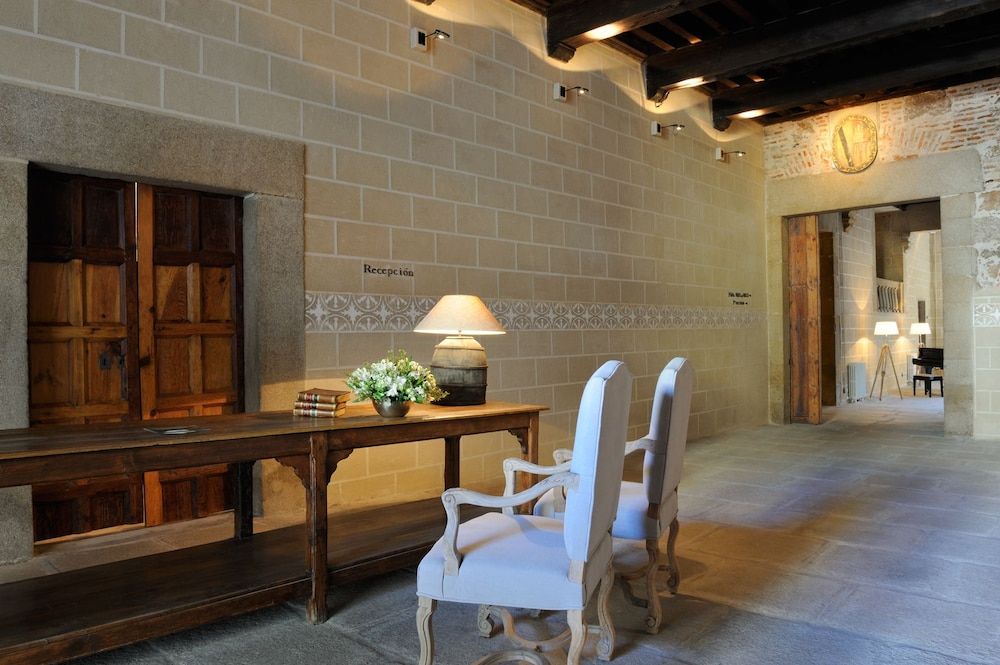 Palacio Carvajal Girón 2 Palacio Carvajal Girón 2