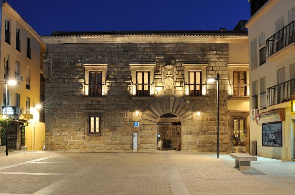 Palacio Carvajal Girón 1 Palacio Carvajal Girón 1