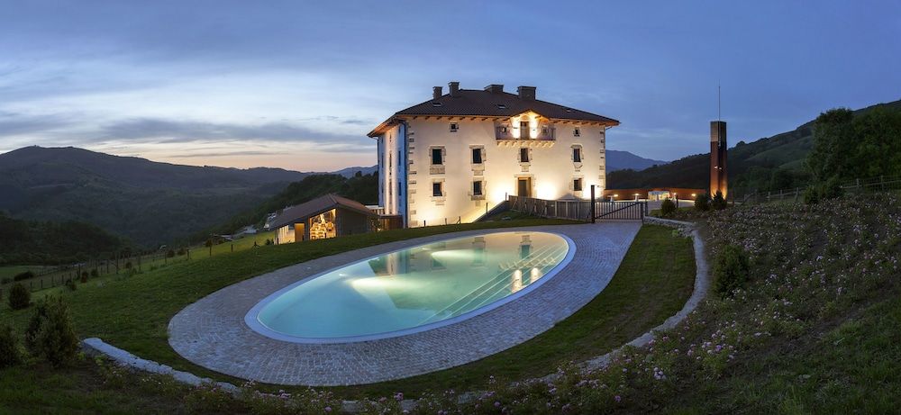 Palacio de Yrisarri by IrriSarri Land 1