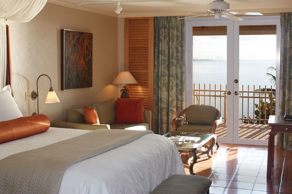 Palmeiras Beach Club at Grove Isle 3