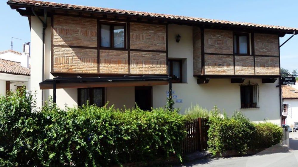 Pasaje San Jorge -1 estrelas em Comillas