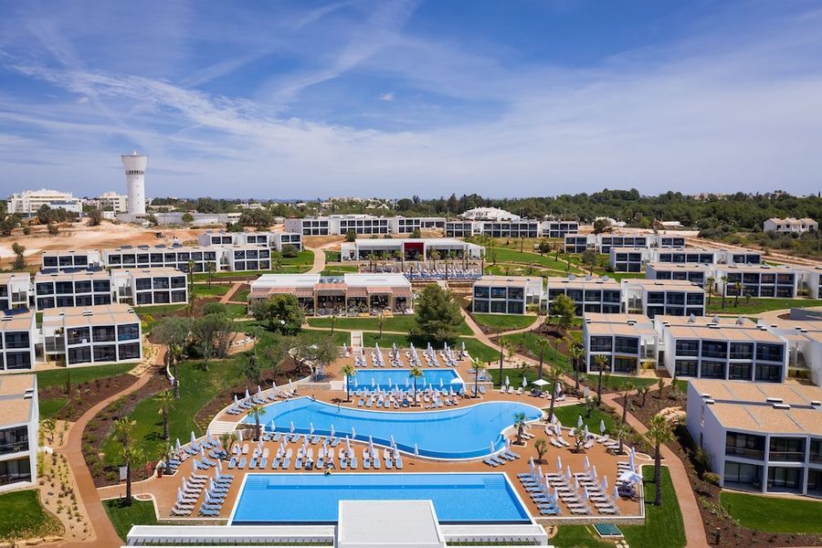 🌊 ¡TODO INCLUIDO FRENTE AL MAR EN ALGARVE! 🏖️ Resort Pestana Blue Alvor Beach 4* en el Sur de Portugal 