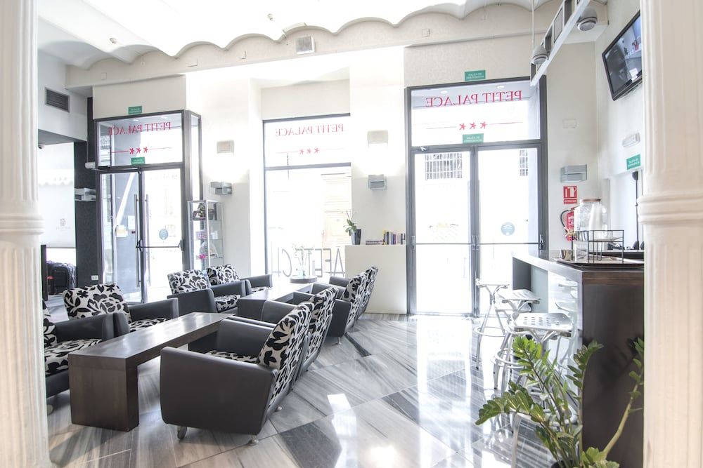 Petit Palace Plaza de la Reina 2