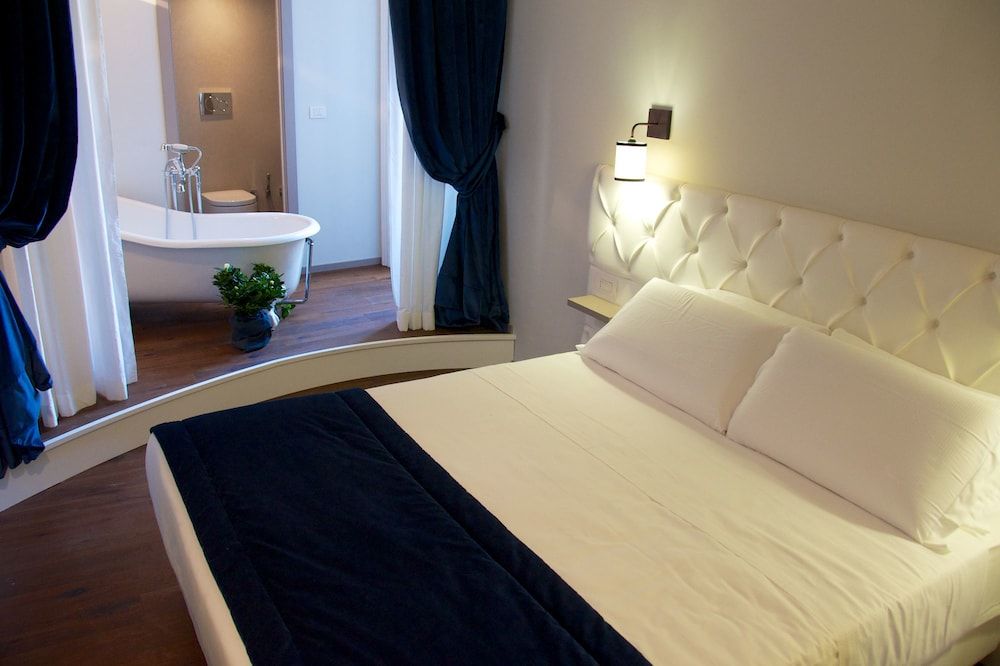 Piazza Farnese Luxury Suites 1