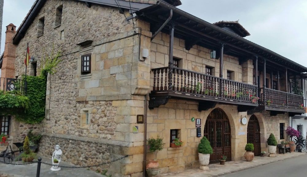 Posada Real La Montañesa 3 étoiles à Los Corrales de Buelna