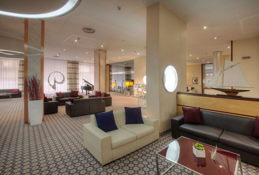 Hotel President 2