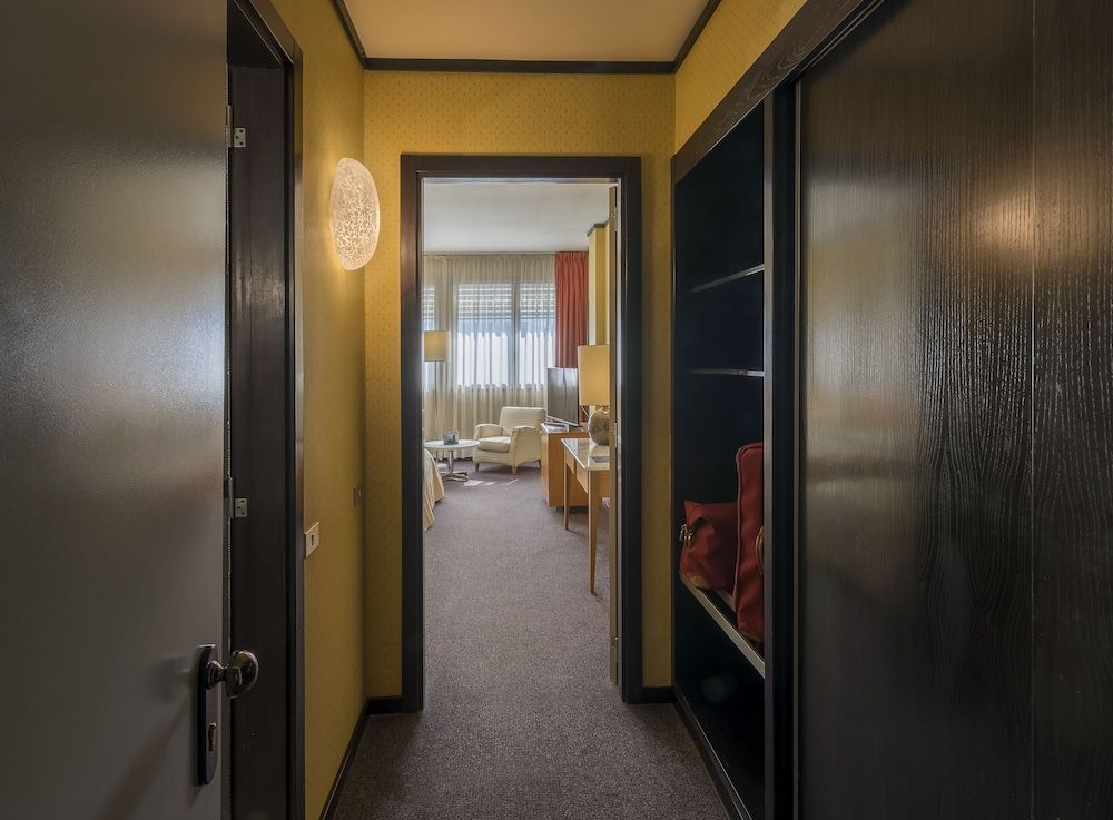 Hotel President 3