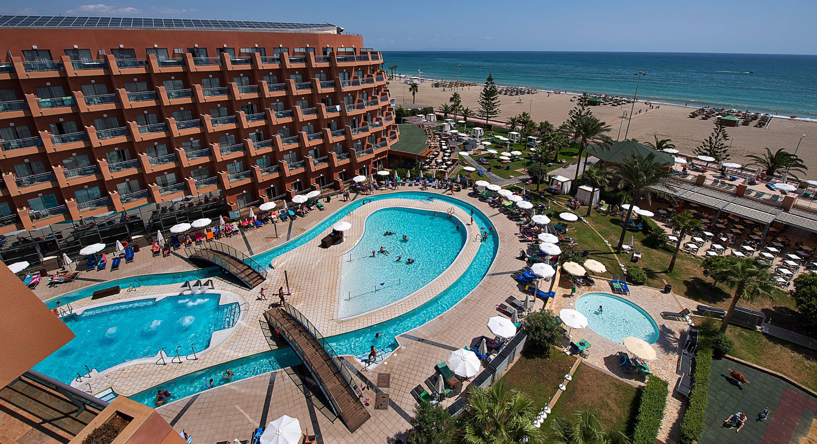  🌟 ¡VACACIONES DE LUJO EN PRIMERA LÍNEA DE PLAYA!🏖️  Hotel & Spa 5* en Roquetas  con Media Pensión |  Almería