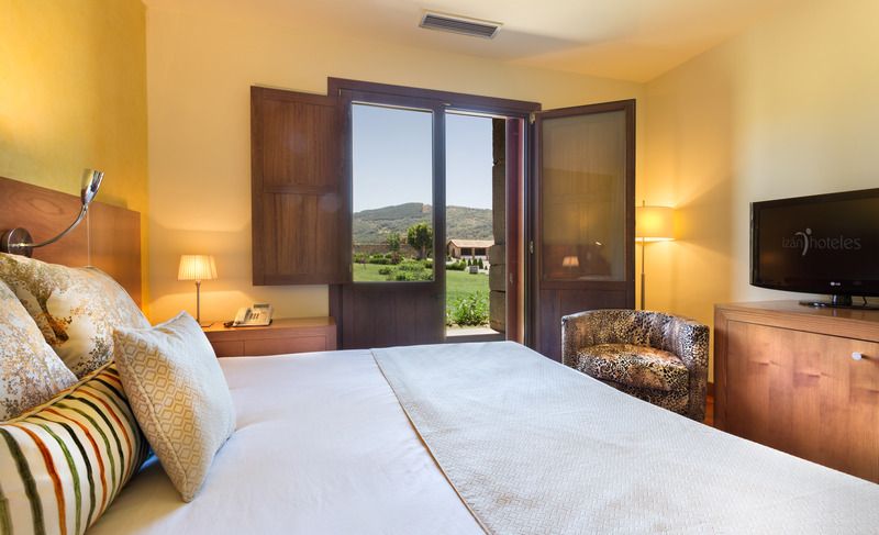 Hotel Izan Puerta de Gredos 2 Hotel Izan Puerta de Gredos 2