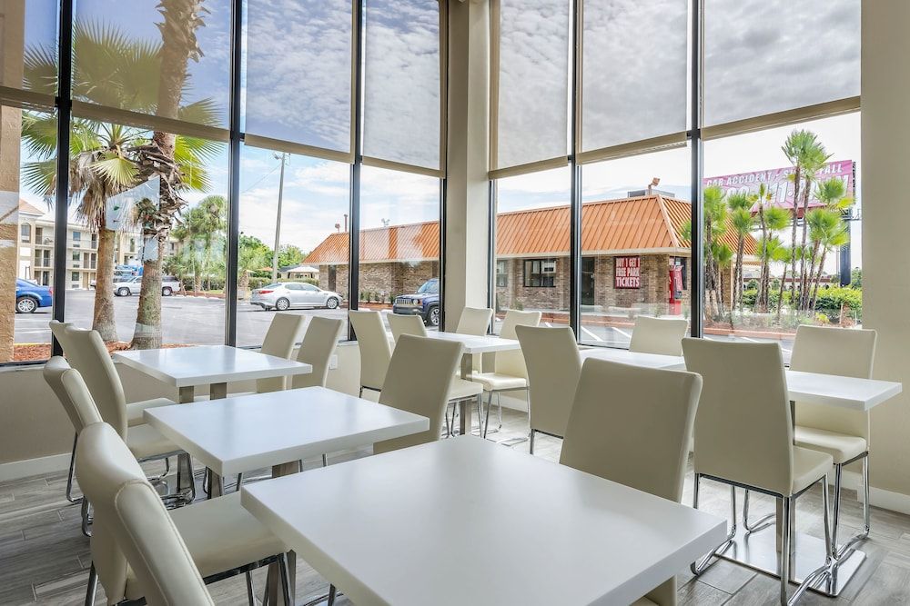 Quality Inn & Suites Kissimmee by The Lake 2