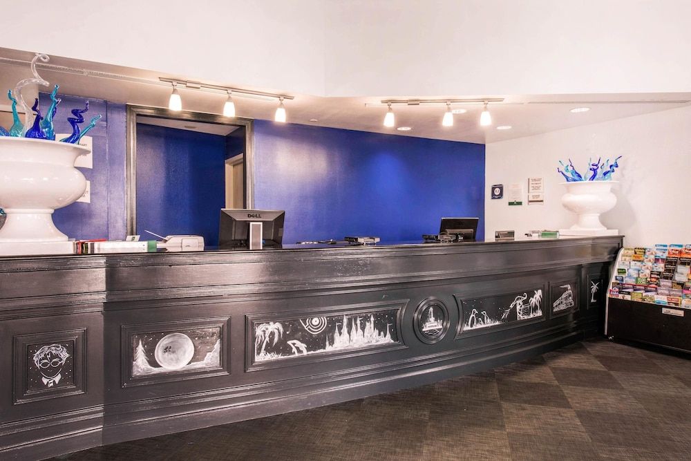 Quality Inn & Suites Near the Theme Parks 3 Quality Inn & Suites Near the Theme Parks 3