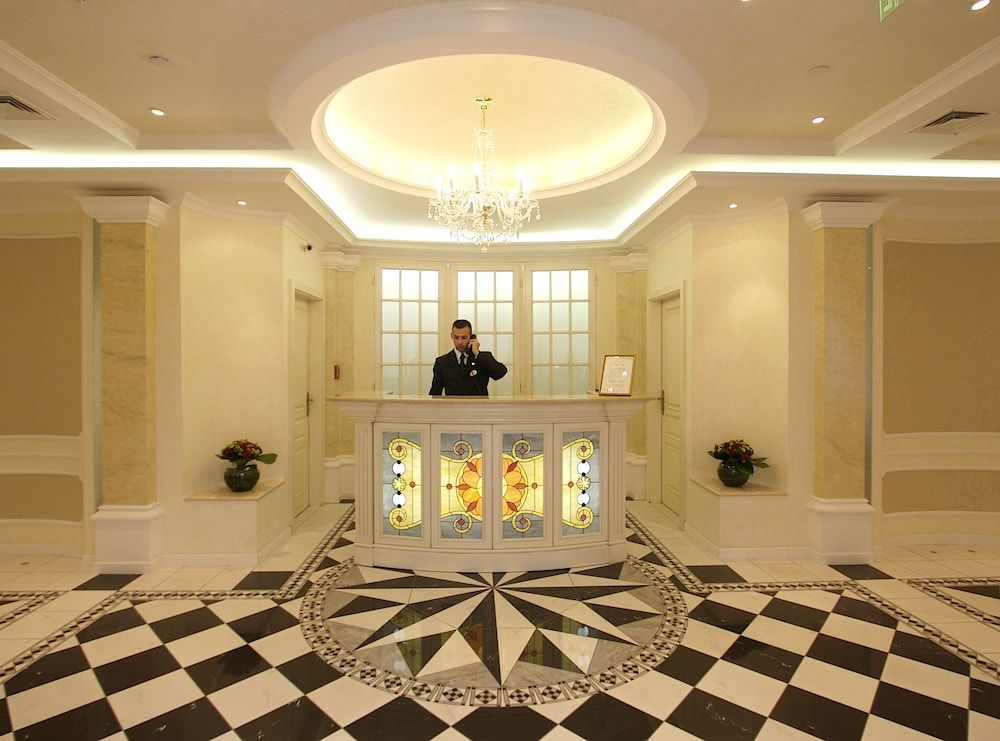 Queen's Court Hotel & Residence 3 Queen's Court Hotel & Residence 3