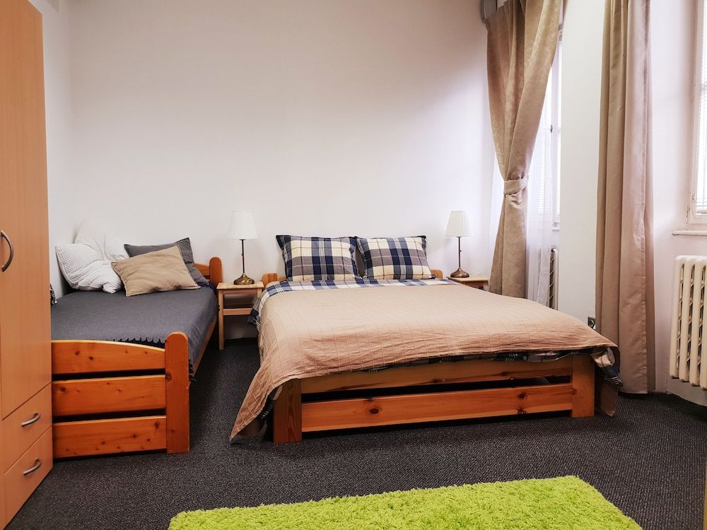 Quiet Courtyard Apartment 3