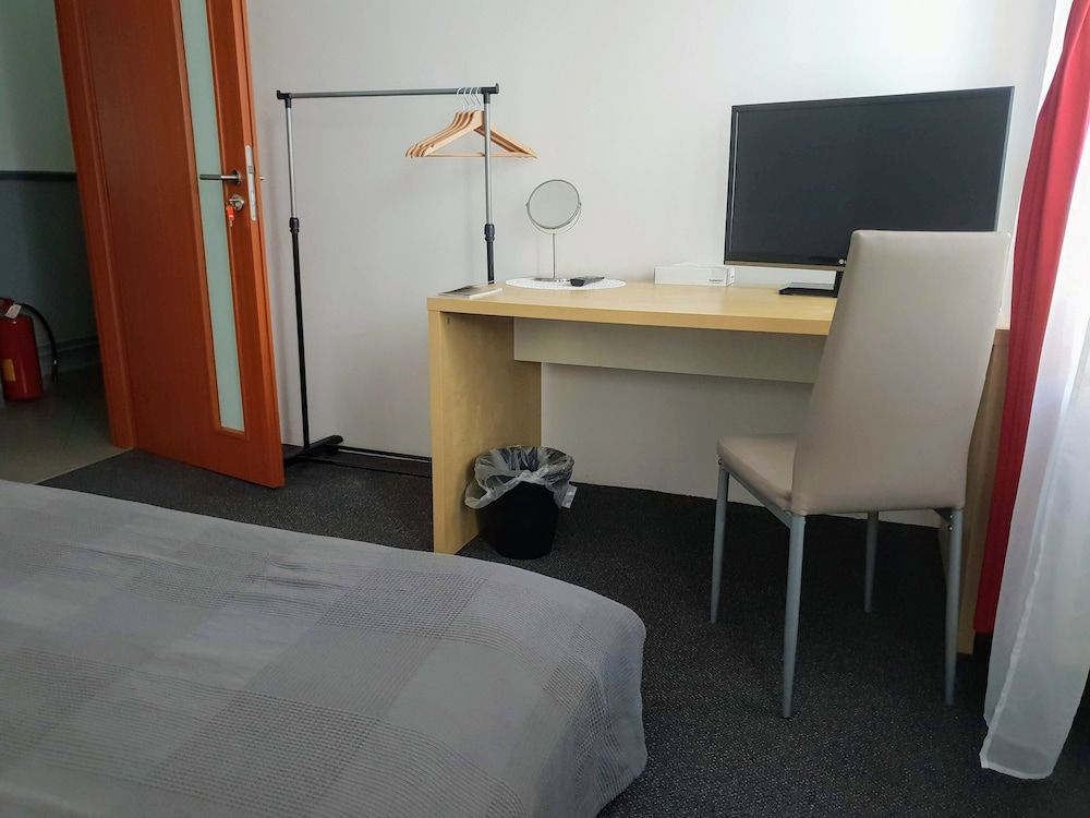 Quiet Courtyard Apartment 2