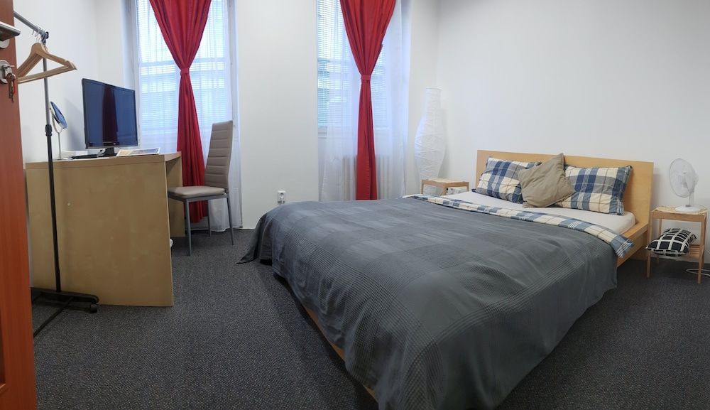 Quiet Courtyard Apartment 1