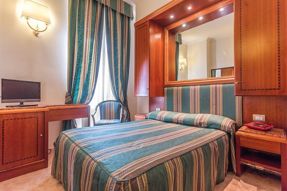 Raeli Hotel Lux 1