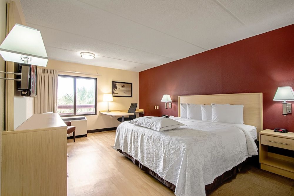 Red Roof Inn PLUS+ Miami Airport 1 Red Roof Inn PLUS+ Miami Airport 1