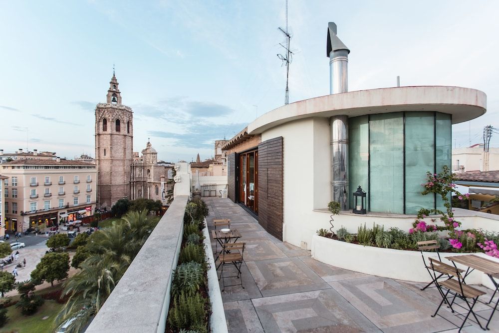 Reina Claudia Valencia 1