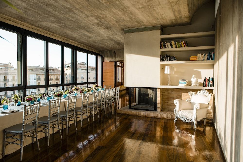 Reina Claudia Valencia 3