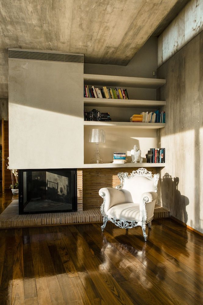 Reina Claudia Valencia 2