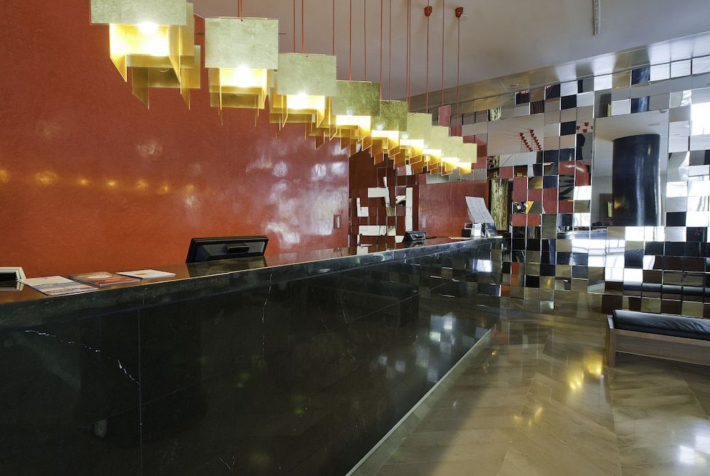 Reina Petronila Hotel 2