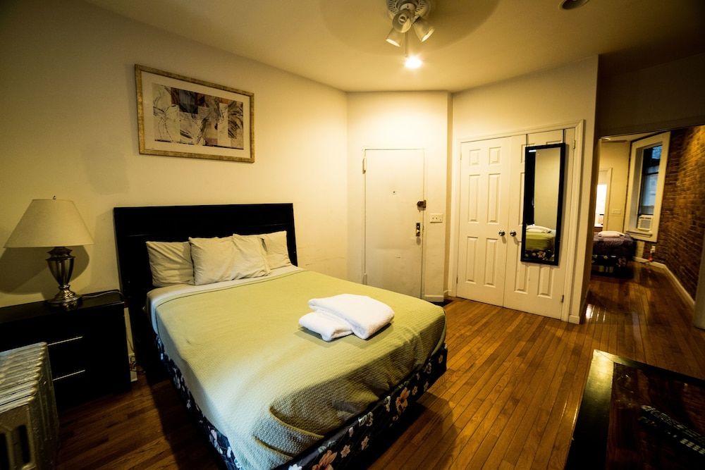 Renovated 2 BR Central Park 2