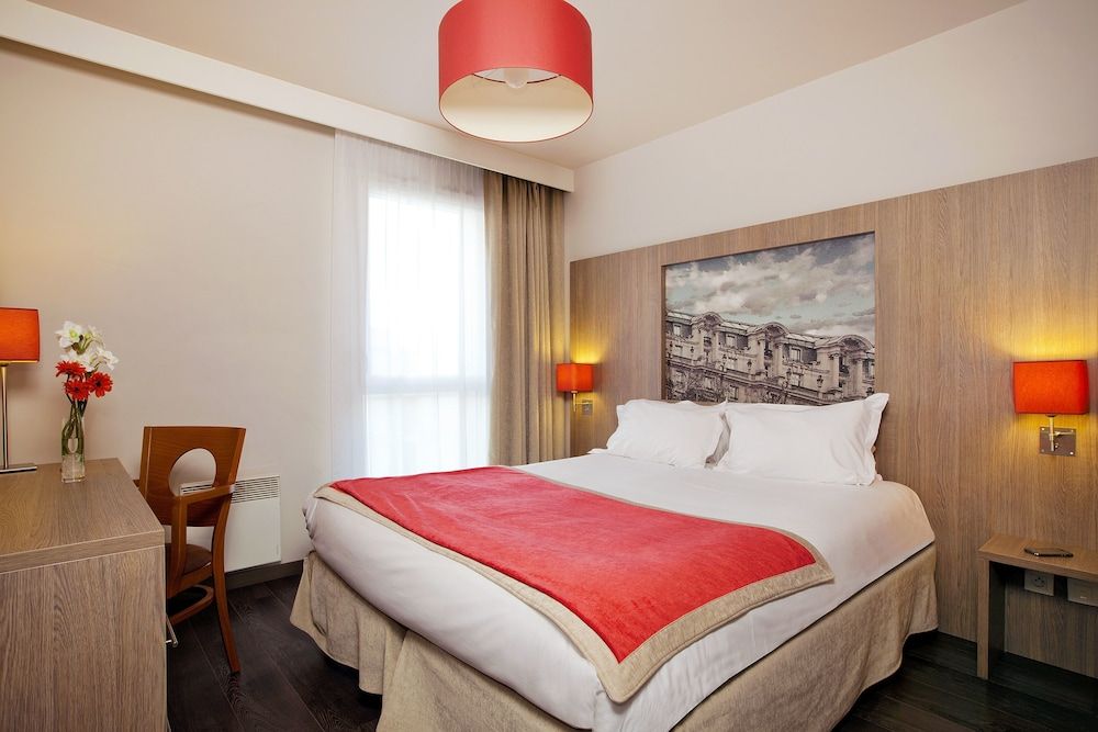 Residhome Paris-Guyancourt 3 estrelas em Versalhes