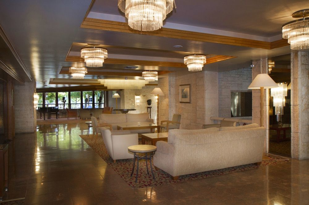 River Park Hotel & Suites 3