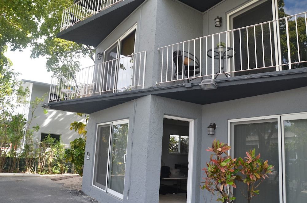 Riviera Luxury Living Coconut Grove 1